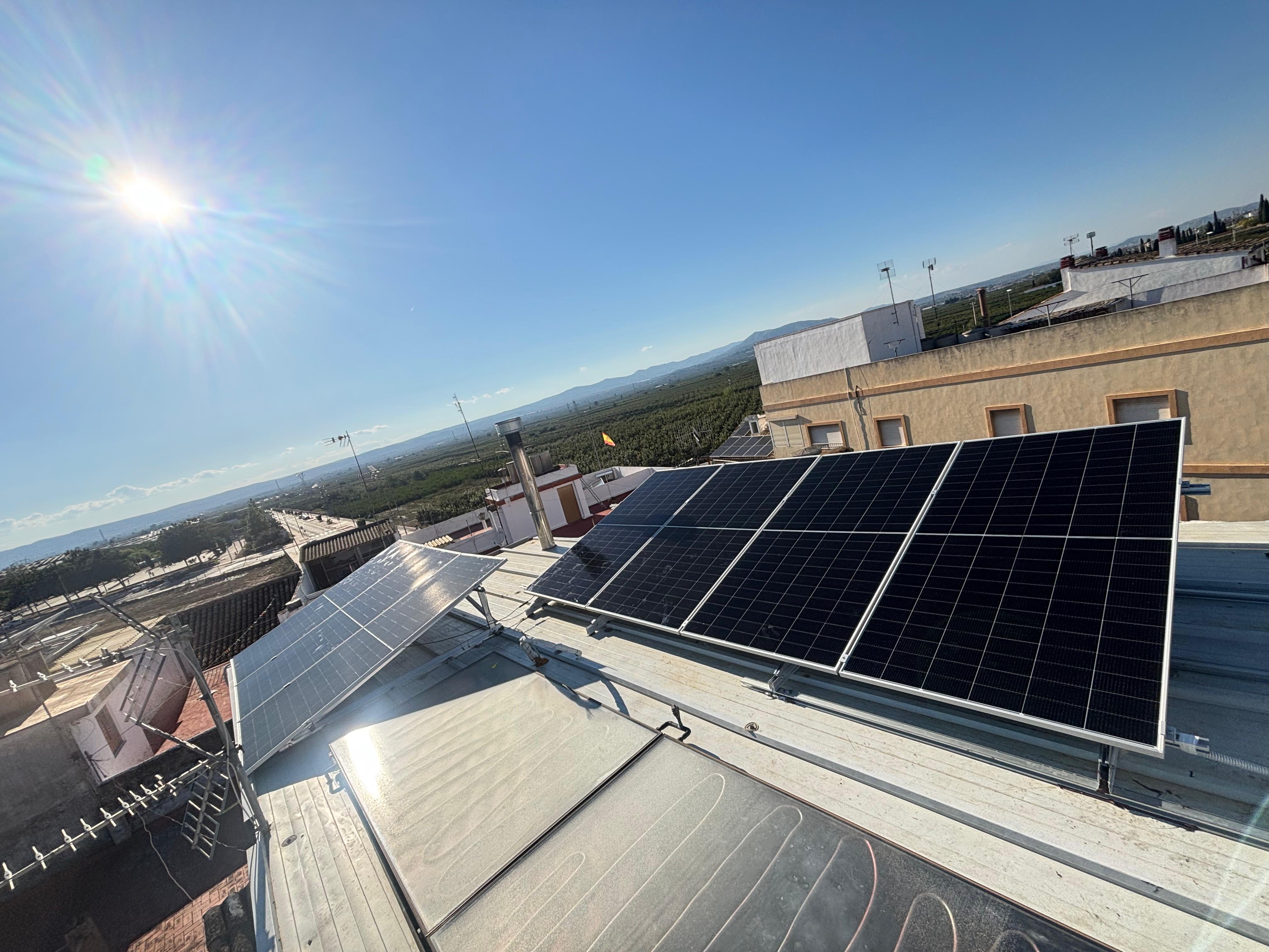 Paneles solares en Valencia: precio, ahorro y ayudas 2026